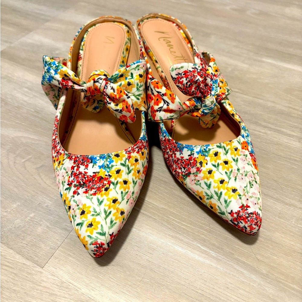 NWOT Vince Camuto Red and Yellow Artistic Mules